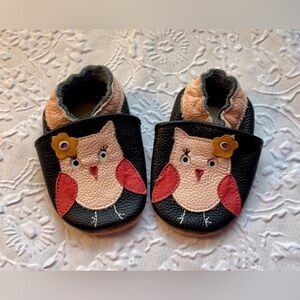 Pahkola Baby Black and Pink Owl Leather Slip-On Booties 0-6 months